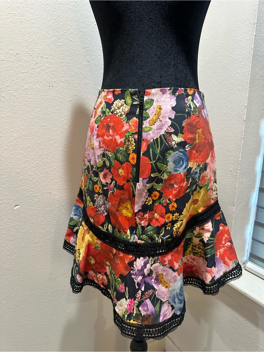 Alice + Olivia Black Floral Circle Skirt with Ruffle Trim - Picture 2 of 3